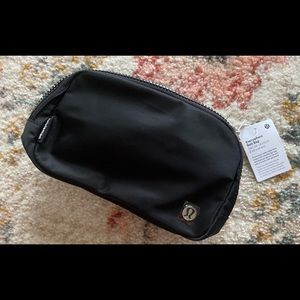 Lululemon Everywhere Belt Bag